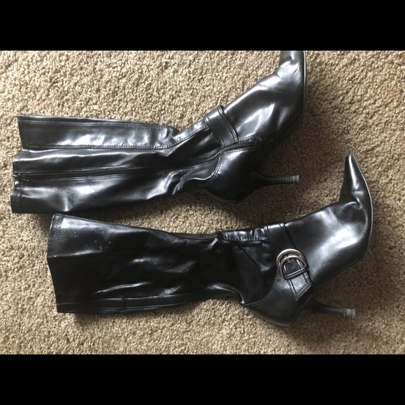 Shoes - Picture 1 of 4